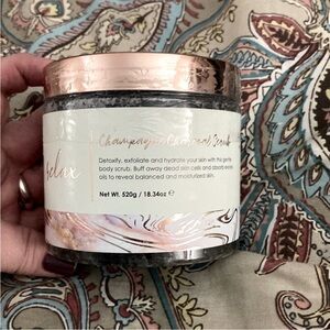 Manna Kadar Champagne Charcoal Scrub